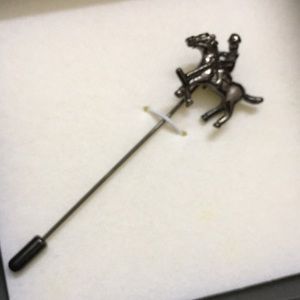 Tie pin